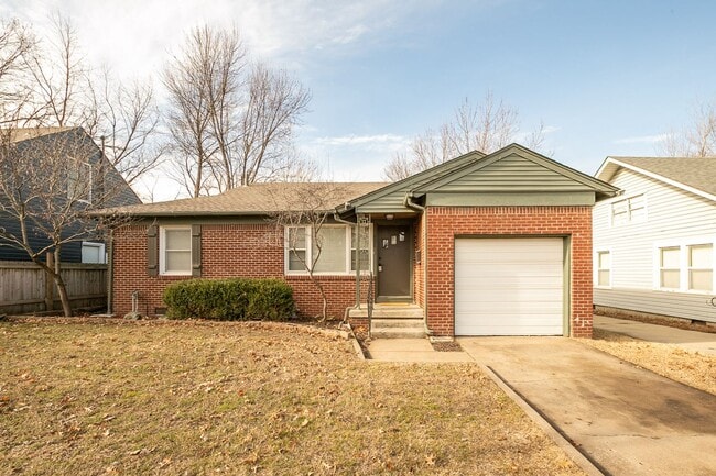 property at 528 S Quebec Ave