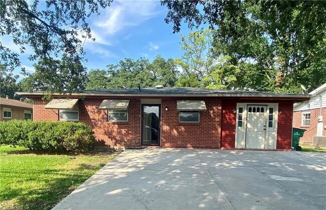 property at 15 Helis Dr