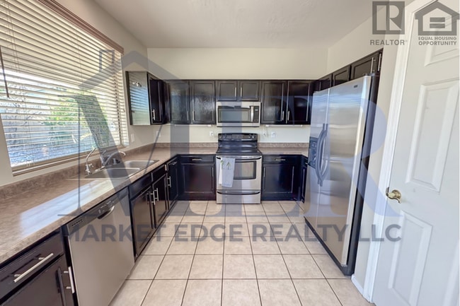 property at 17552 W Canyon Ln