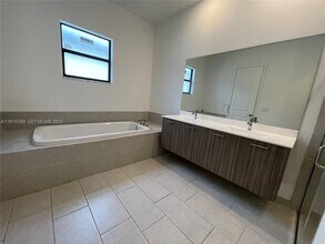 4506 SW 174th Ave in Miramar, FL - Foto de edificio - Building Photo