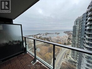 2200 Lake Shore Blvd W in Toronto, ON - Building Photo - Building Photo