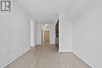 10-1510 Inn On The Pk Dr in Toronto, ON - Building Photo - Building Photo