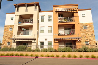 Westlake Village in San Marcos, CA - Foto de edificio - Building Photo