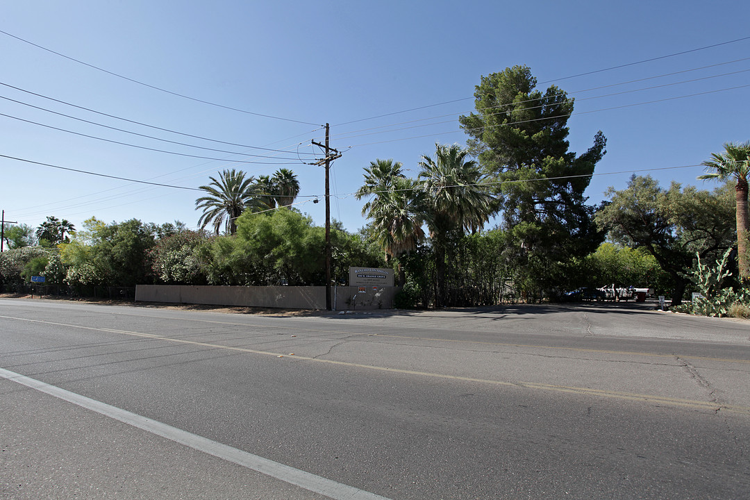 Ranchos Los Amigos in Tucson, AZ - Foto de edificio