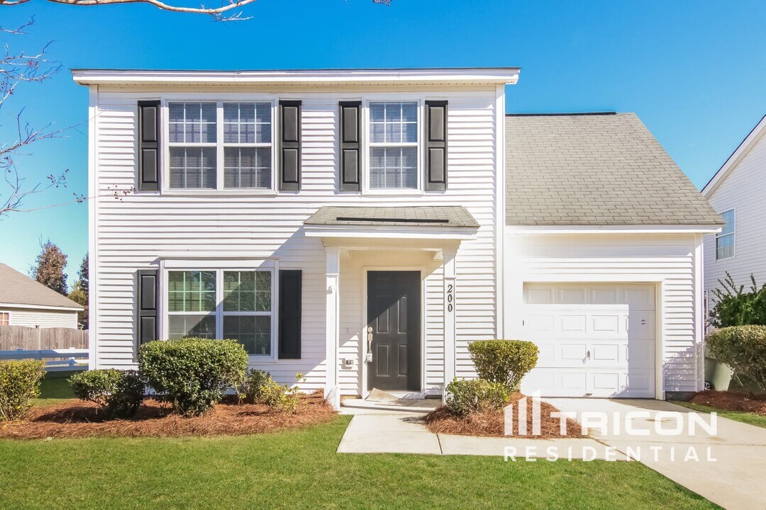 200 E Lake Trail in Columbia, SC - Building Photo