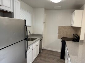 Surfside Palms Apartments in Alameda, CA - Building Photo