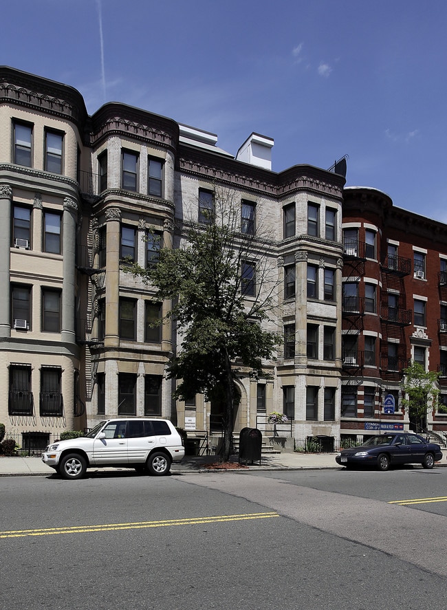 Westland Avenue Apt in Boston, MA - Foto de edificio - Building Photo