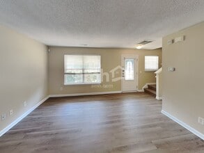 567 River View Dr in Lowell, NC - Building Photo - Building Photo