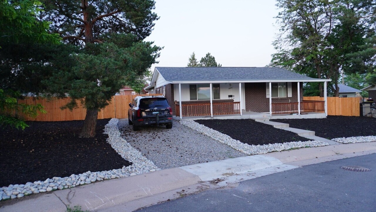 7882 Elder Cir in Denver, CO - Foto de edificio