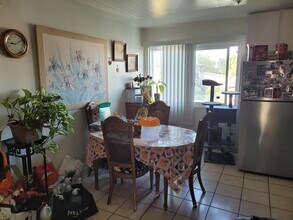 7782 Barton Dr, Unit C in Huntington Beach, CA - Building Photo - Building Photo