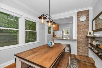 204 E Burlington St in Riverside, IL - Building Photo - Building Photo