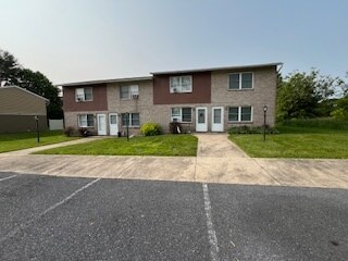 16-22 Brindle Dr in Fayetteville, PA - Building Photo