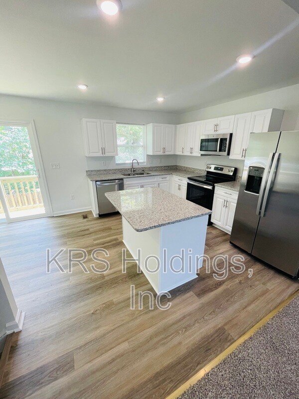 27 Manilla Cir in Hampton, VA - Building Photo - Building Photo