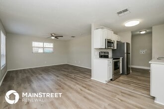 425 S Disston Ave in Tarpon Springs, FL - Foto de edificio - Building Photo