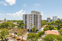 Coral Palms Condominium in Miami, FL - Foto de edificio - Building Photo