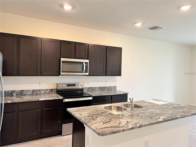 34328 Redwood Dawn Ln in Wesley Chapel, FL - Foto de edificio - Building Photo