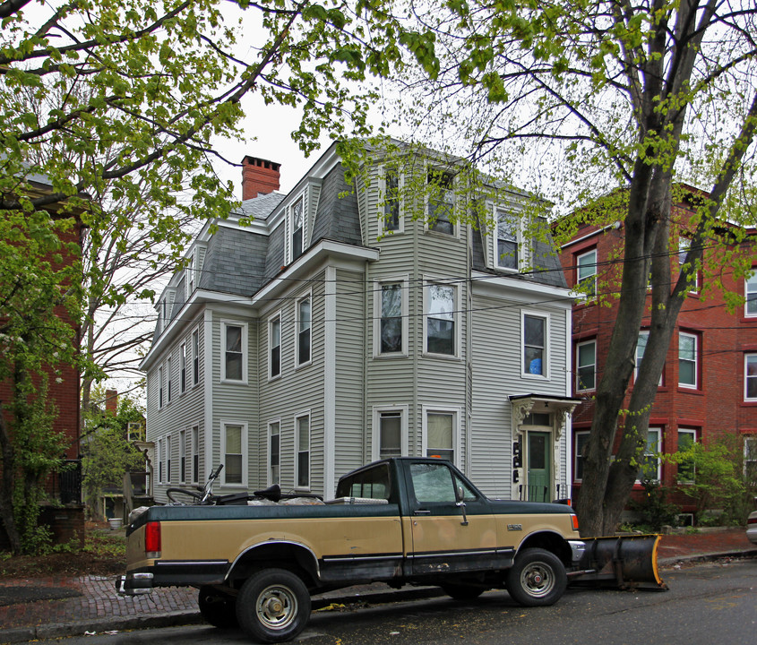 33 Grant St in Portland, ME - Building Photo