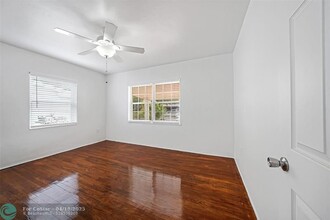 1075 NW 133rd St in North Miami, FL - Foto de edificio - Building Photo