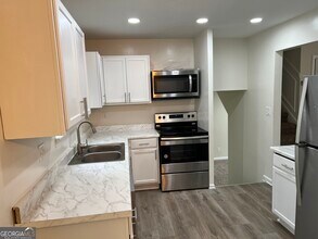 9028 Raven Dr in Jonesboro, GA - Building Photo - Building Photo