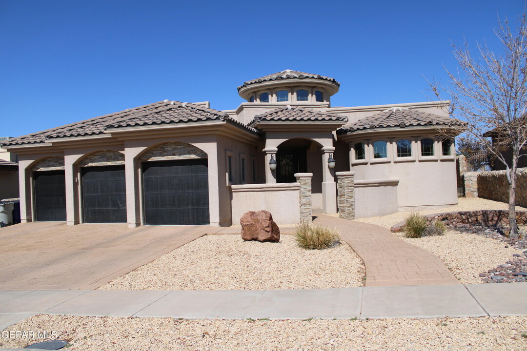 7343 Brays Landing Drive in El Paso, TX - Foto de edificio