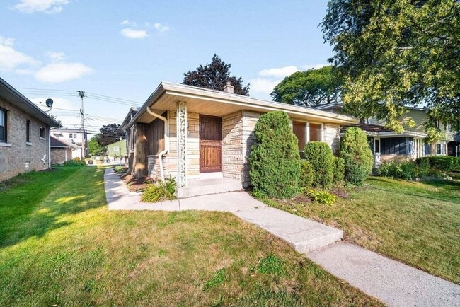 4321 N 99th St in Wauwatosa, WI - Building Photo - Building Photo