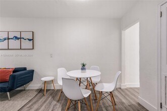 327 NE 55th St in Miami, FL - Building Photo - Building Photo