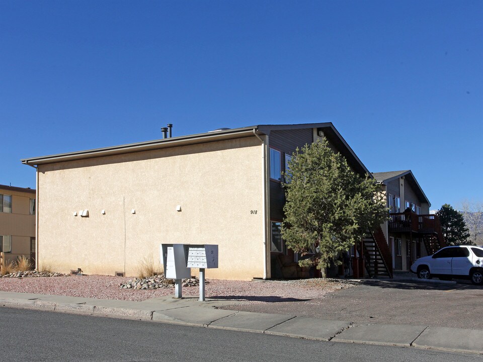 918 Teal Ct in Colorado Springs, CO - Foto de edificio