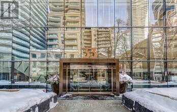 33 Charles St E in Toronto, ON - Building Photo - Building Photo