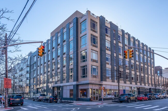 475 Driggs Ave in Brooklyn, NY - Building Photo - Primary Photo