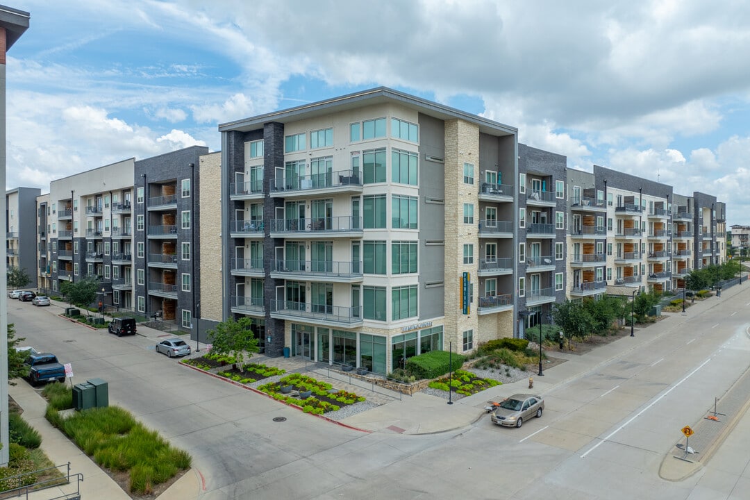 Promenade at Las Colinas in Irving, TX - Building Photo