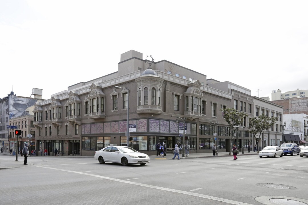 New Pershing Apartments in Los Angeles, CA - Building Photo