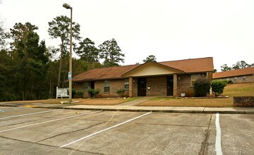 Jefferson Place Apartments in Monticello, FL - Foto de edificio - Building Photo