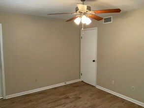306 Spring Creek Ave in Brandon, FL - Foto de edificio - Building Photo