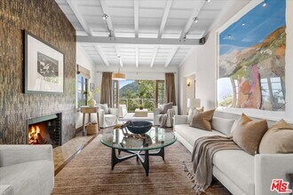 3074 Lake Hollywood Dr in Los Angeles, CA - Building Photo - Building Photo