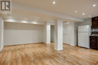 5 Penzance Dr in Toronto, ON - Building Photo - Building Photo