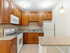 1324 N Peterson Ave, Unit 12 in Long Beach, CA - Foto de edificio - Building Photo