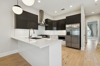 1231 Feliciana St in New Orleans, LA - Foto de edificio - Building Photo