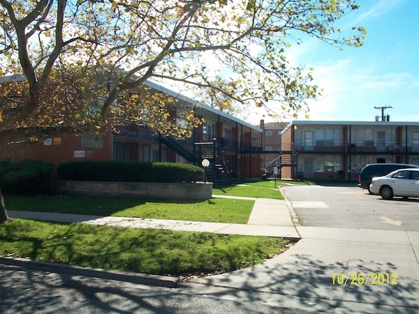 1901 W Pryor Ave in Chicago, IL - Building Photo