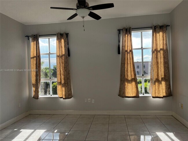 7400 W 20th Ave-Unit -408 in Hialeah, FL - Building Photo - Building Photo