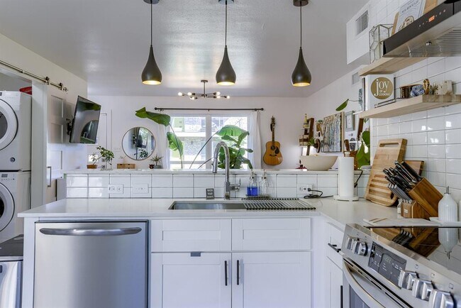 property at 8603 Putnam Dr