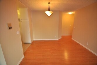 12249 Oxnard St, Unit 104 in Los Angeles, CA - Building Photo - Building Photo