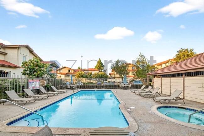 68 Maegan Pl in Thousand Oaks, CA - Foto de edificio - Building Photo