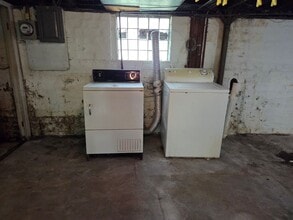 1523 10th Ave in East Moline, IL - Building Photo - Building Photo