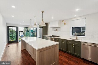 2317 E Cumberland St in Philadelphia, PA - Building Photo - Building Photo