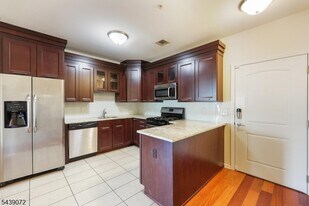 104 E Elizabeth Ave in Linden, NJ - Building Photo