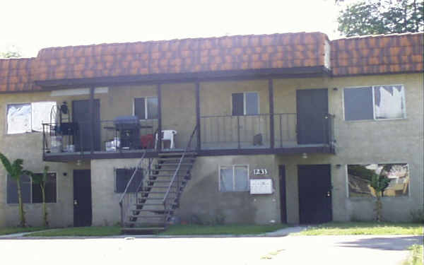 1233 N Lugo Ave in San Bernardino, CA - Building Photo - Building Photo