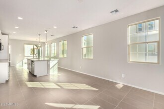 1677 E Chelsea Ln in Gilbert, AZ - Foto de edificio - Building Photo