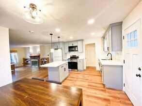 143 Shore Dr in Somerville, MA - Building Photo - Building Photo