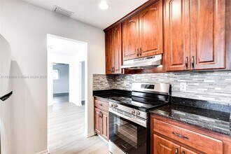 1848 SW 24th Ave in Fort Lauderdale, FL - Building Photo - Building Photo