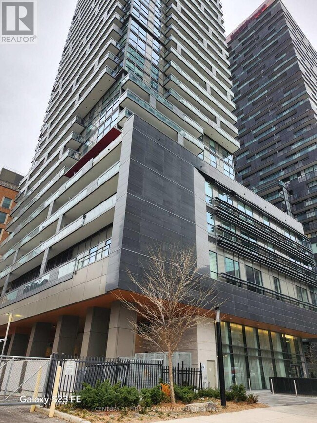 39 Roehampton Ave in Toronto, ON - Building Photo - Building Photo